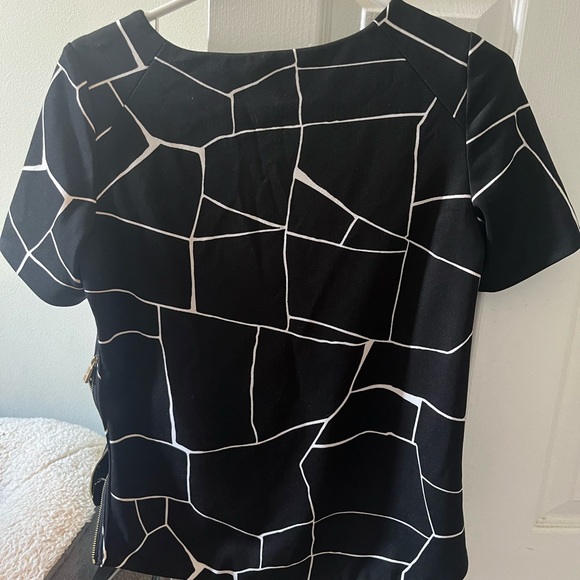 Vince Camuto black and white top - Picture 2 of 5